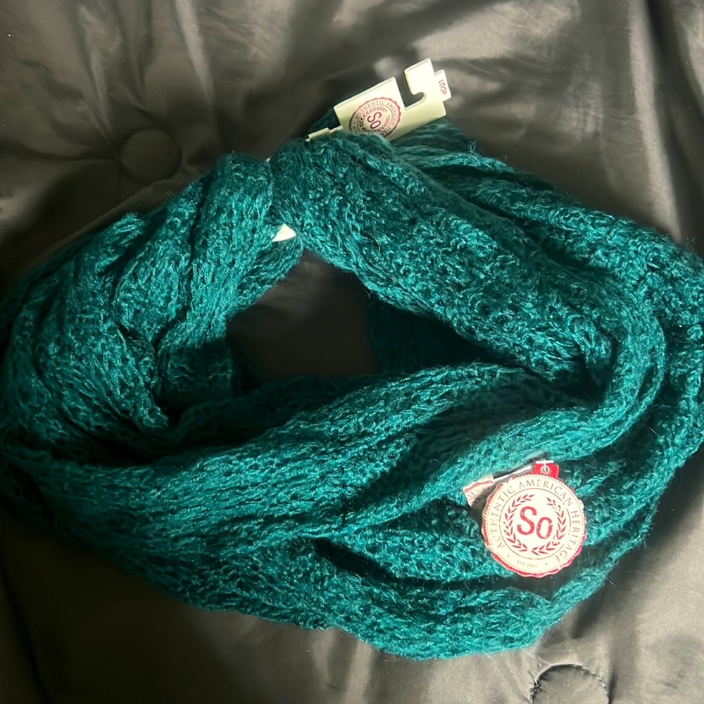 Super, Super Soft, Infinity Scarf, So Brand, From Kohls, NWT’s, Emerald Grn
